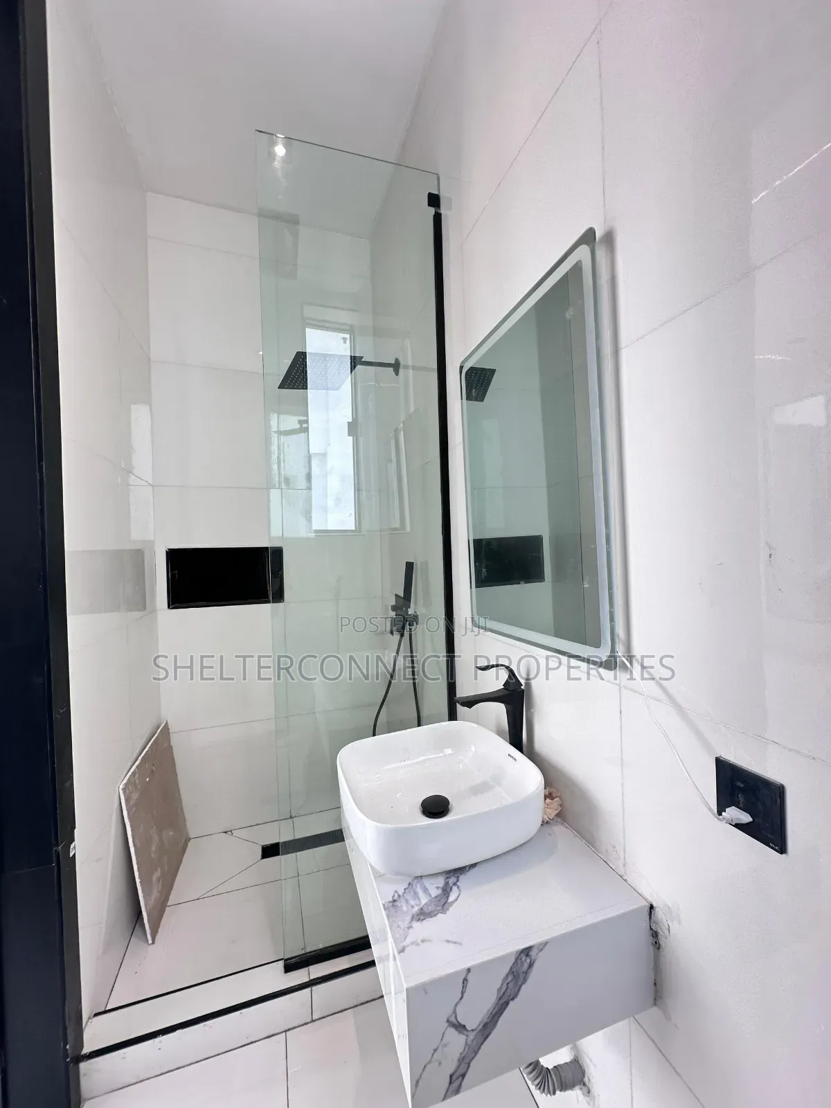 5bdrm Duplex in Chevron for sale in Chevron