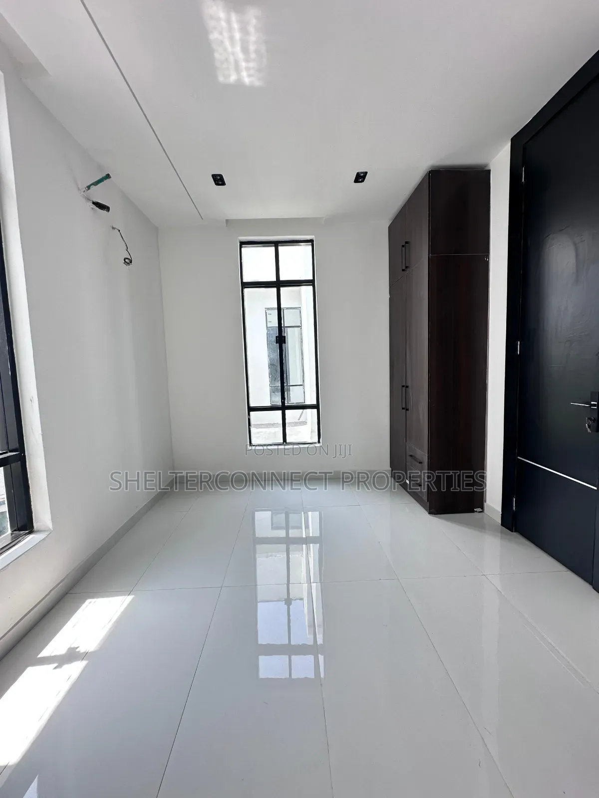 5bdrm Duplex in Chevron for sale in Chevron