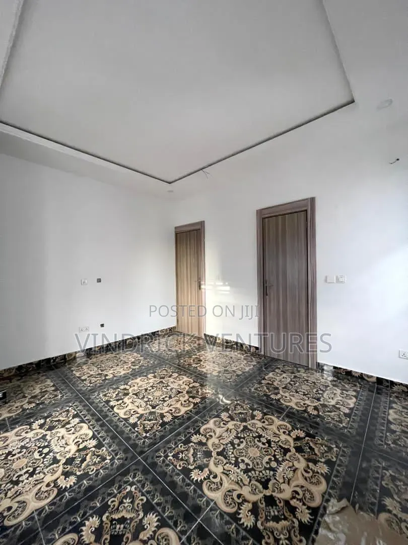 2bdrm Apartment in Apartment At Off for sale in Ilaje / Lekki