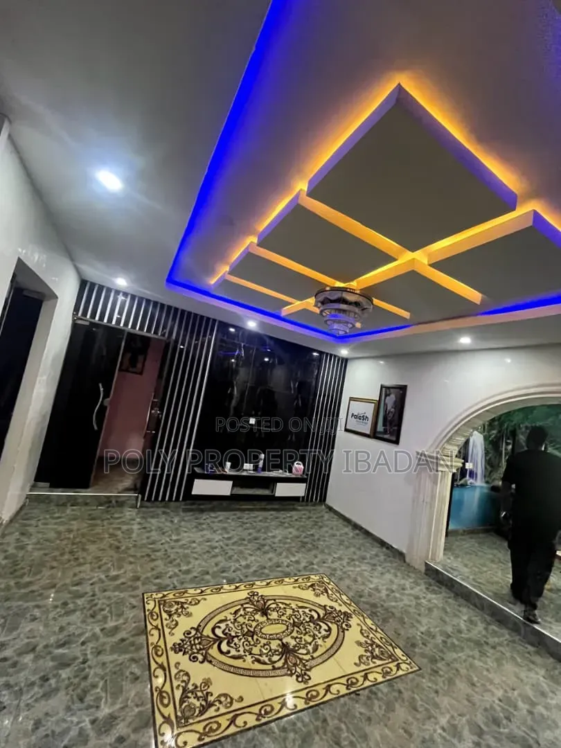 3bdrm Bungalow in Alapata Olodo Garage, Iwo Road for rent in Iwo Road