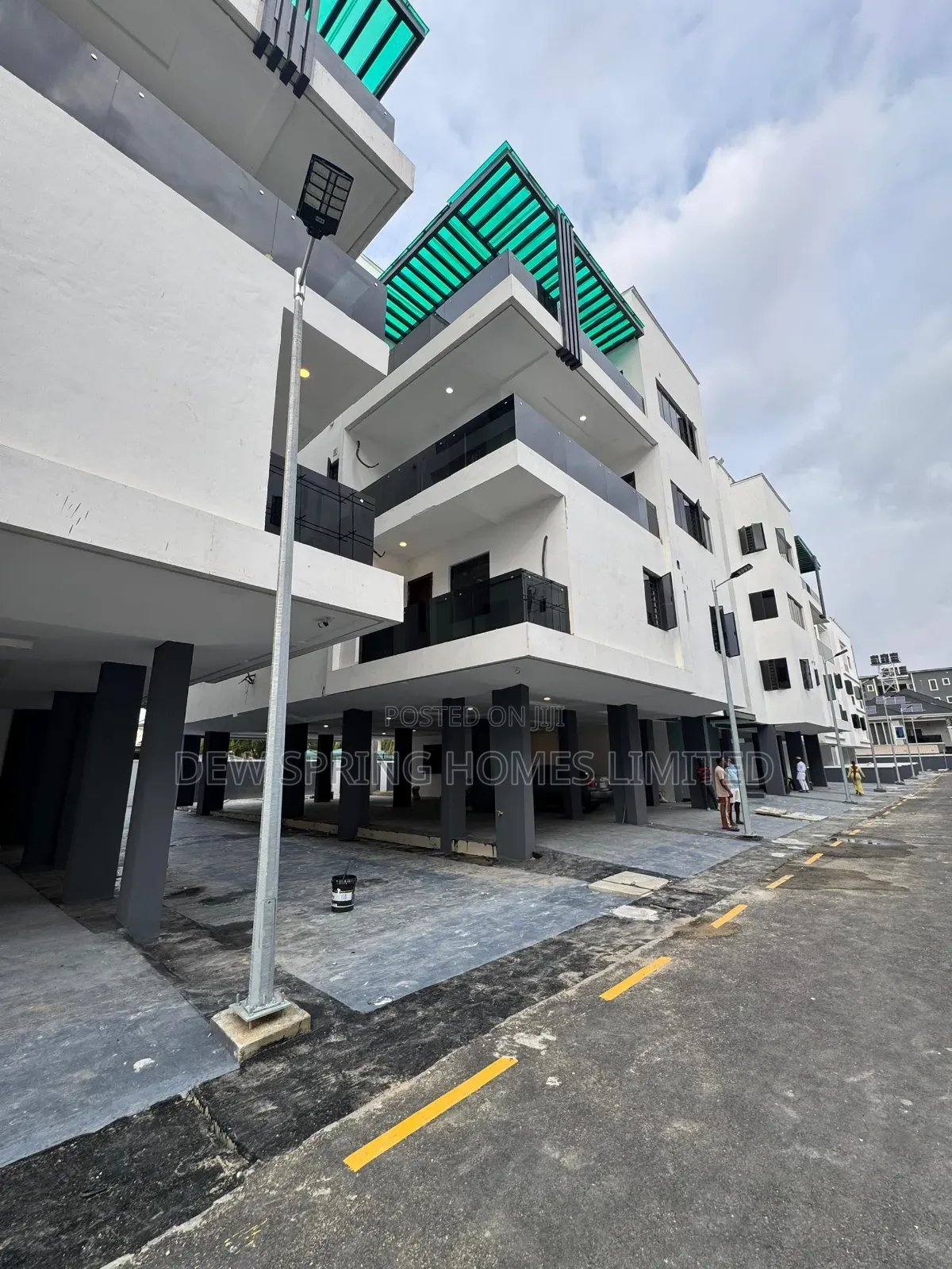 3bdrm Penthouse in Gra for sale in Ikeja GRA