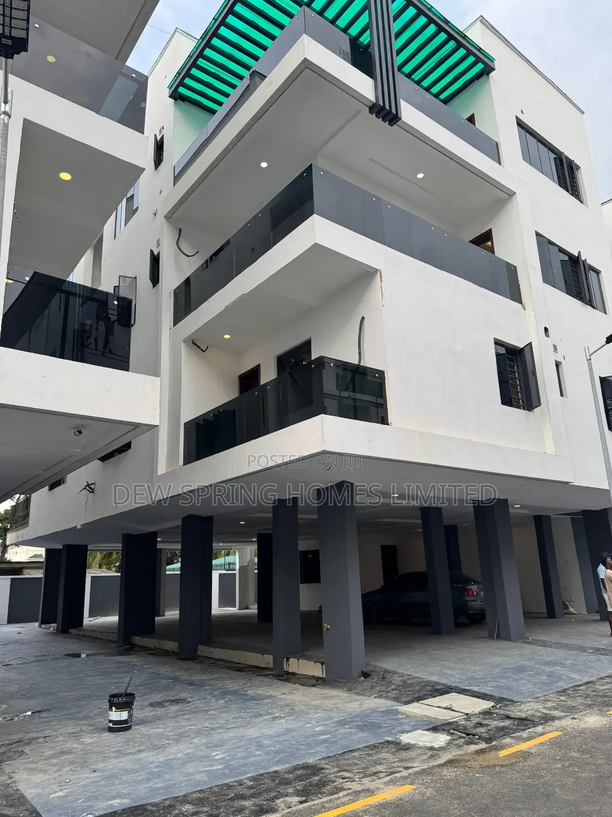 3bdrm Penthouse in Gra for sale in Ikeja GRA