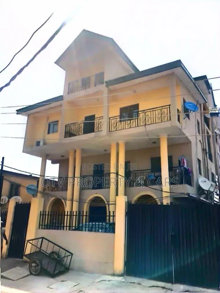15bdrm Block of Flats in Aguda / Surulere for sale in Aguda / Surulere