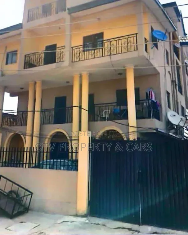 15bdrm Block of Flats in Aguda / Surulere for sale in Aguda / Surulere