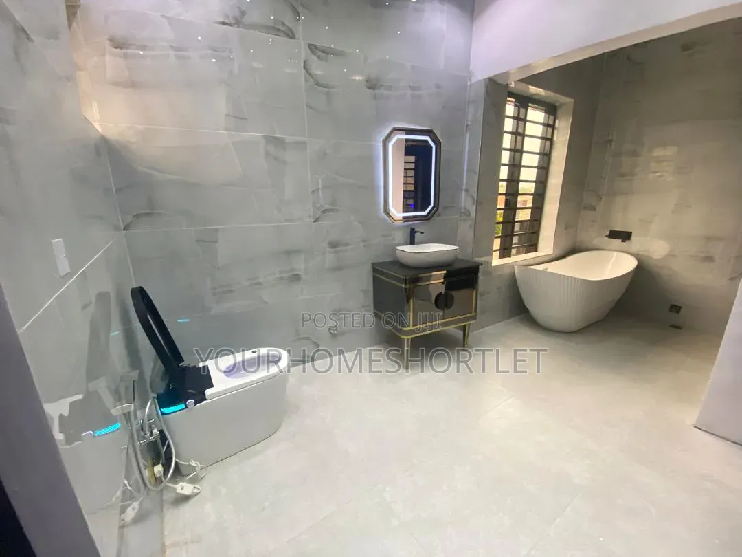 New Luxury 4 Bedroom Fully Detached With Swimming Pool (Self Compound) in Agodi