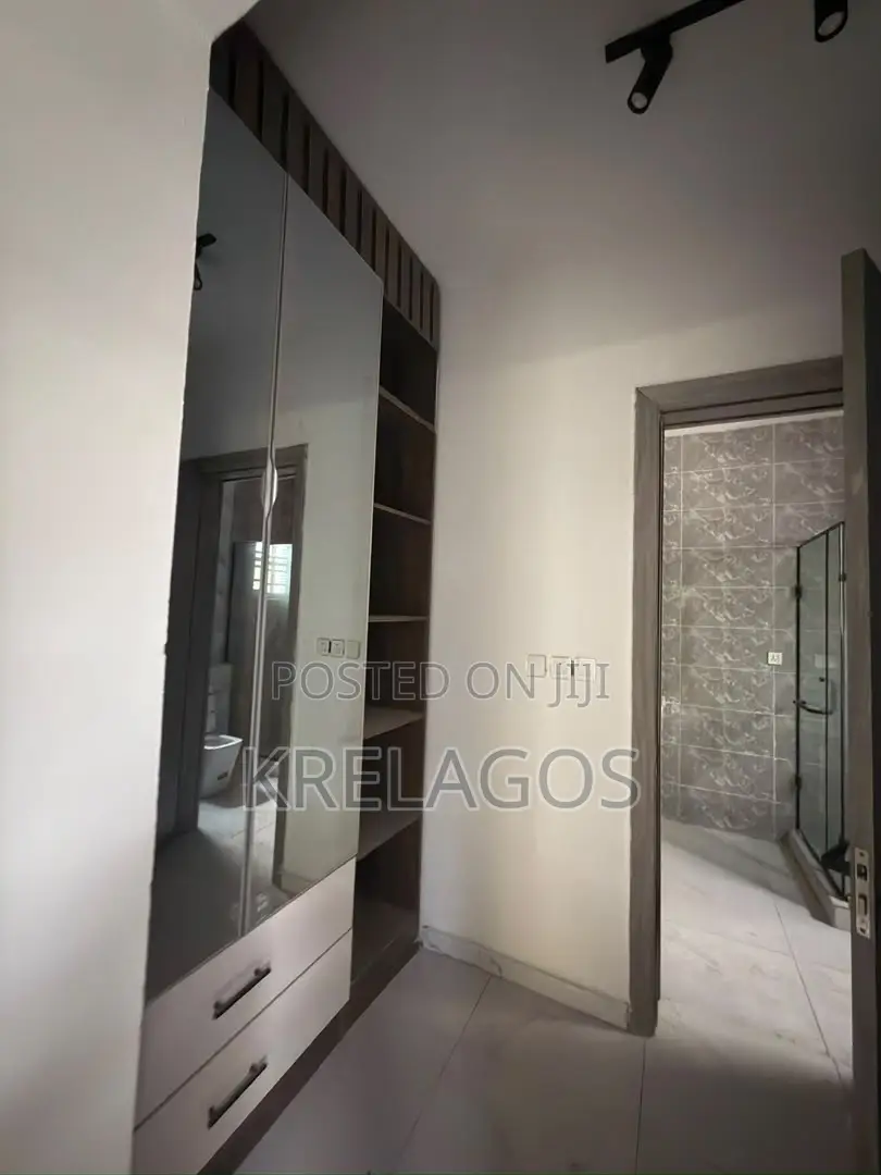 5bdrm Duplex in Ikate for sale in Ikate