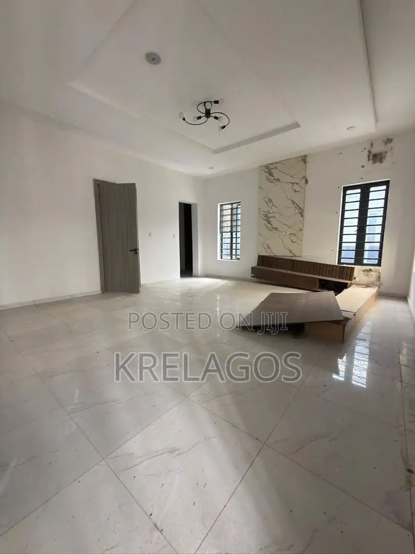 5bdrm Duplex in Ikate for sale in Ikate