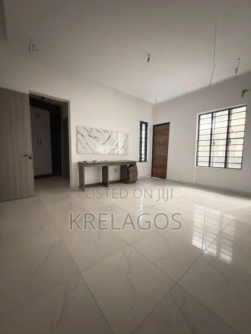 5bdrm Duplex in Ikate for sale in Ikate