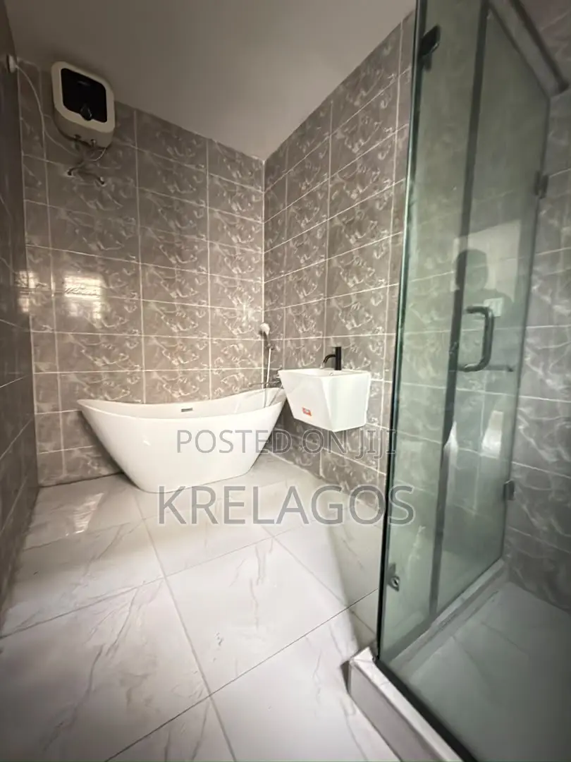 5bdrm Duplex in Ikate for sale in Ikate