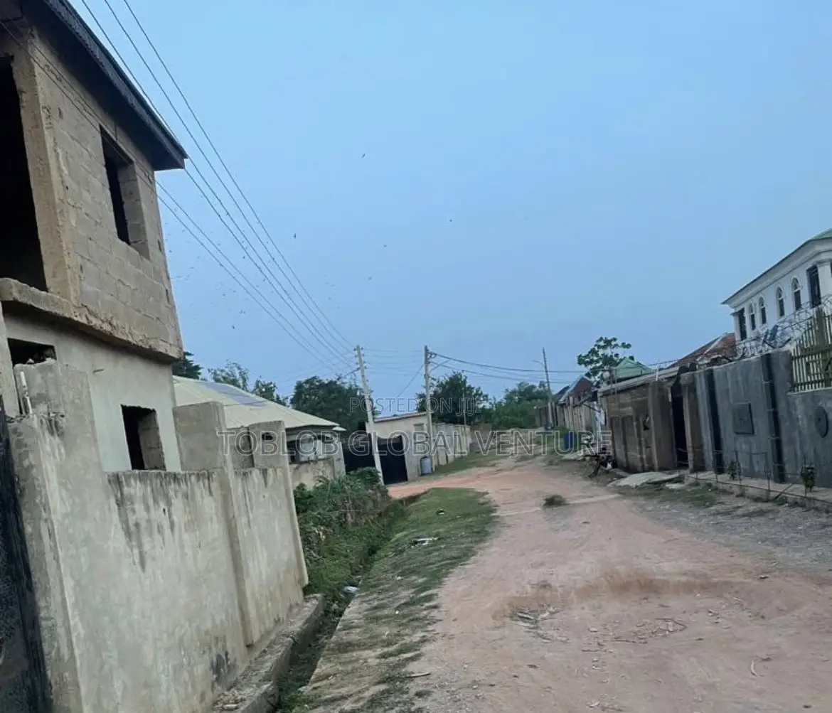 3bdrm Bungalow in Tireadara Estate, Akala Express for sale in Akala Express