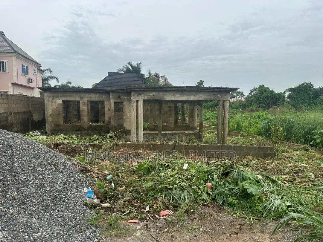 6bdrm Bungalow in Sholebo Estate, for sale in Ikorodu Garage