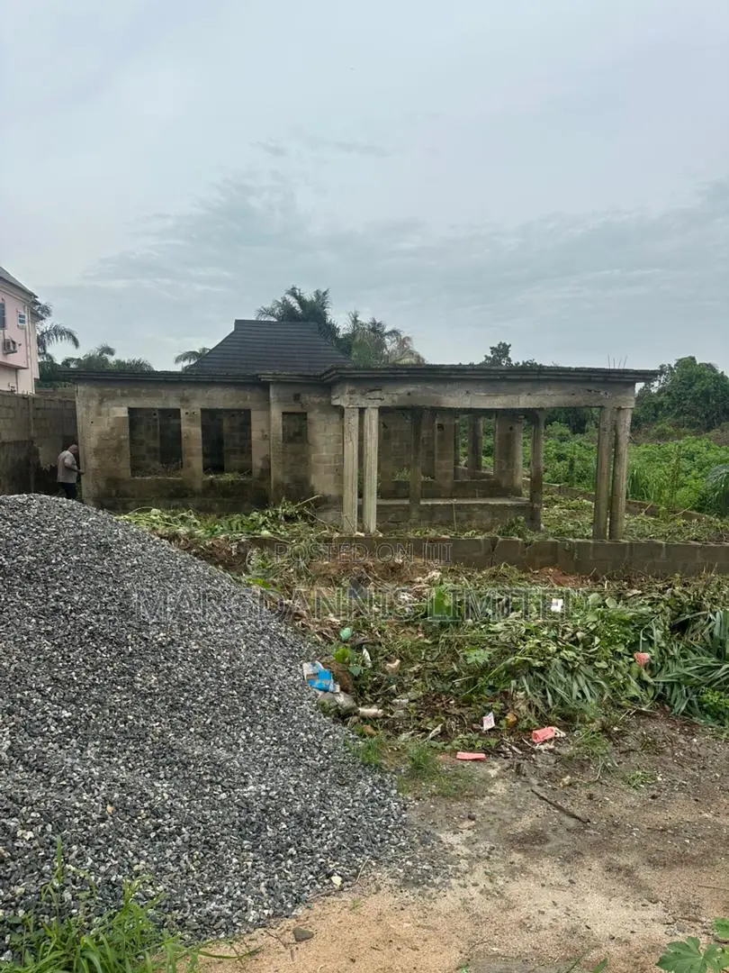 6bdrm Bungalow in Sholebo Estate, for sale in Ikorodu Garage