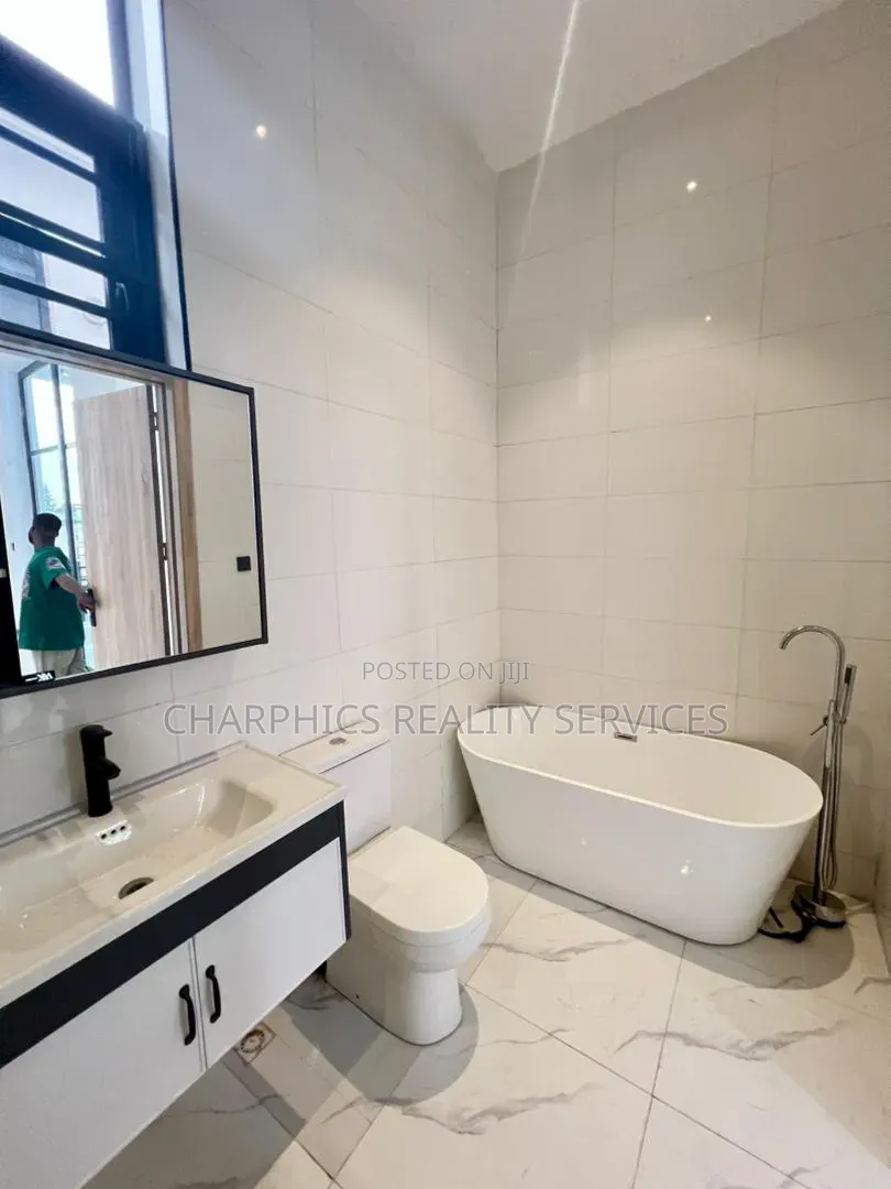 4bdrm Duplex in Off Lekki-Epe Expressway for sale in Off Lekki-Epe Expressway