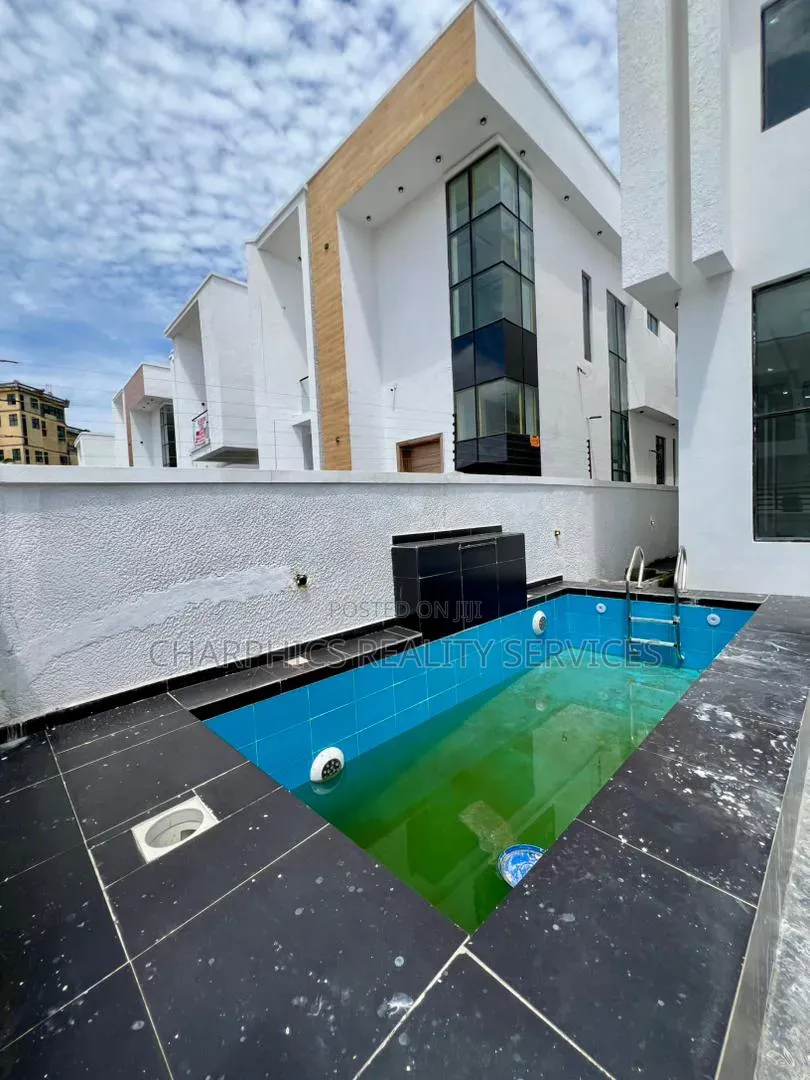 5bdrm Duplex in Chevron for sale in Chevron