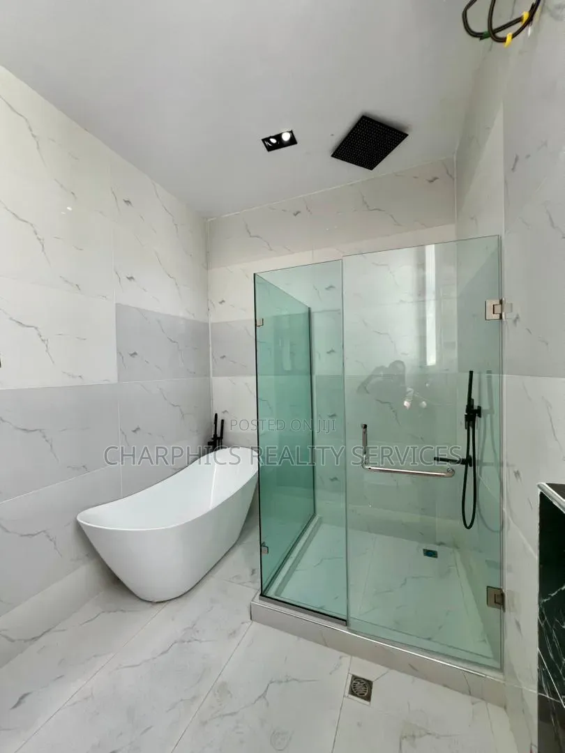 4bdrm Duplex in Chevron for sale in Chevron