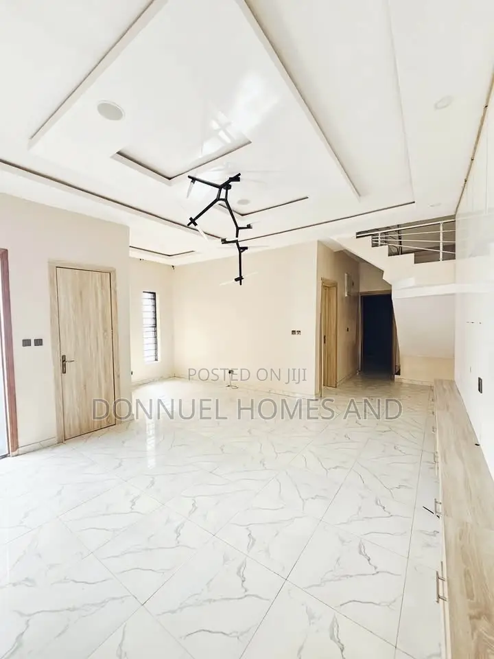 4bdrm Duplex in Ikota for rent in Ikota