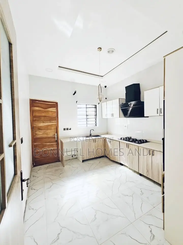 4bdrm Duplex in Ikota for rent in Ikota