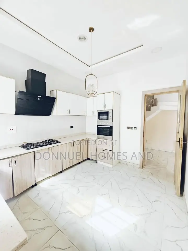 4bdrm Duplex in Ikota for rent in Ikota