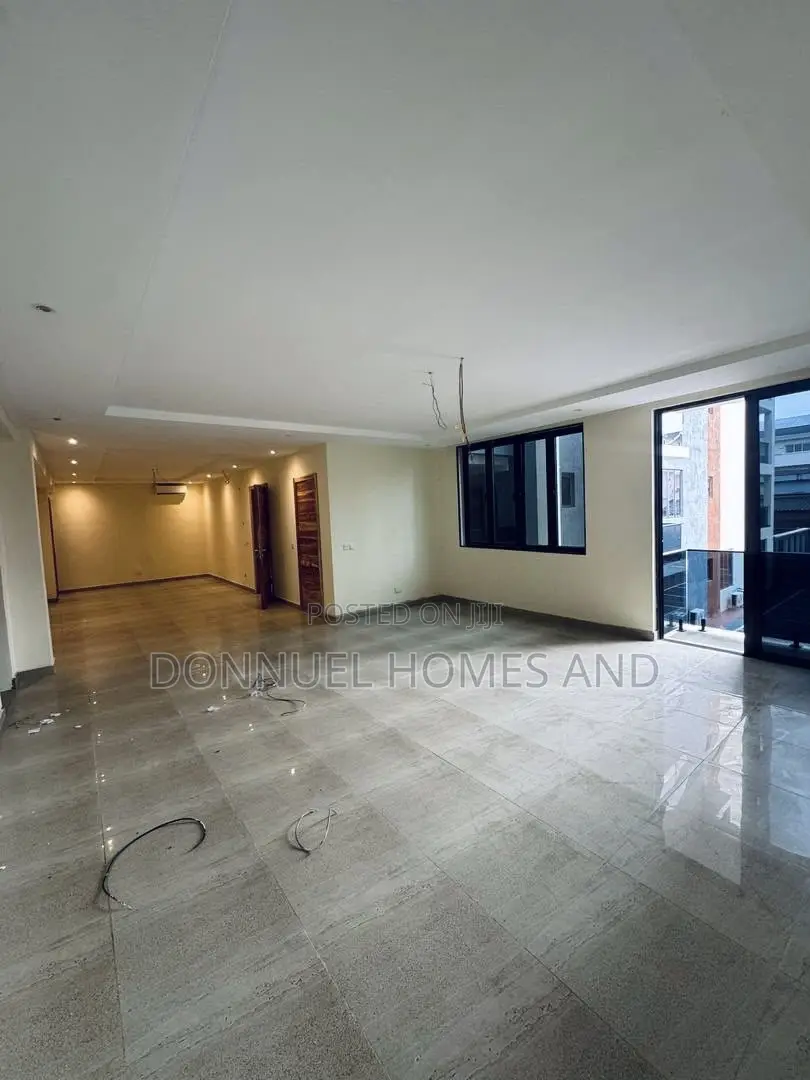 3bdrm Block of Flats in Lekki Phase 1 for rent in Lekki Phase 1