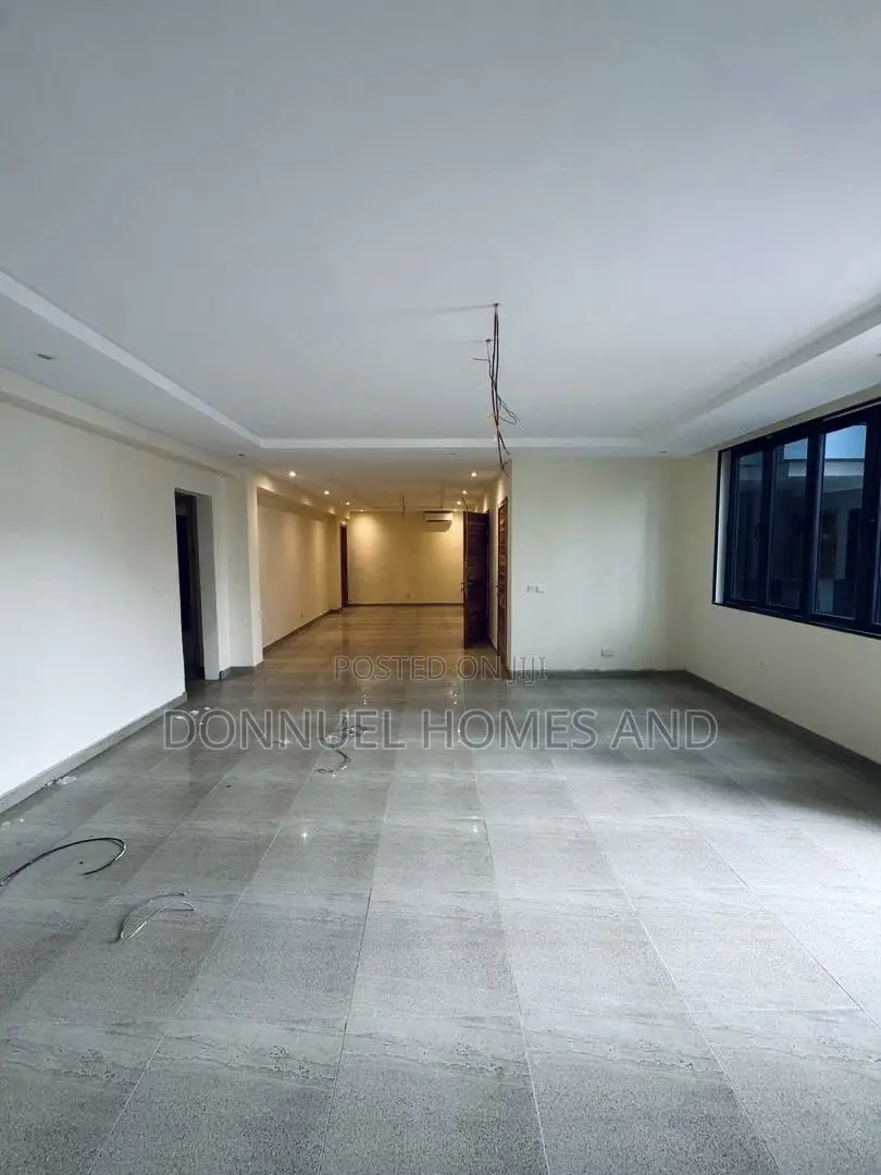 3bdrm Block of Flats in Lekki Phase 1 for rent in Lekki Phase 1