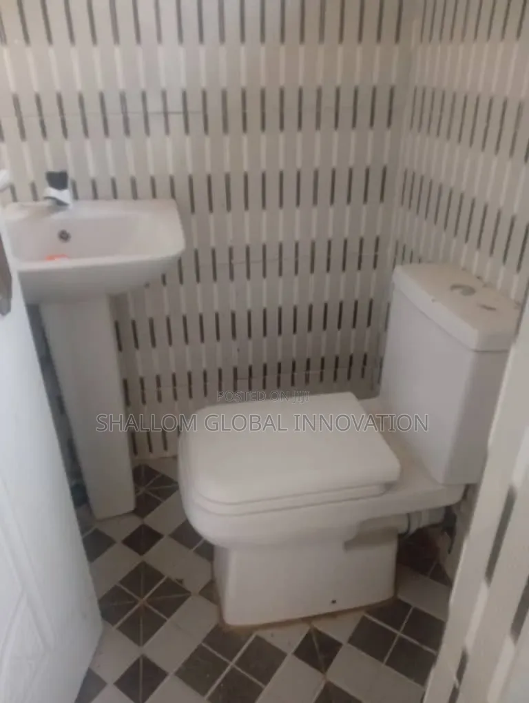 2bdrm Block of Flats in Banana Estate, Akobo for rent in Akobo