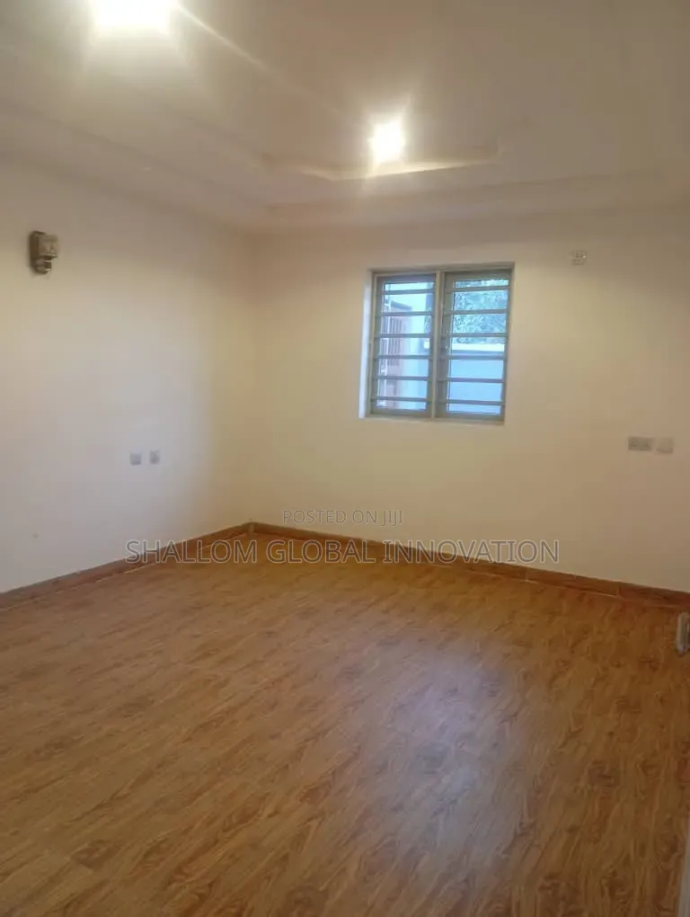2bdrm Block of Flats in Banana Estate, Akobo for rent in Akobo