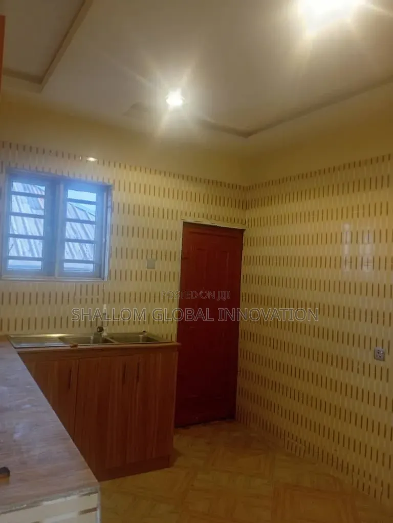 2bdrm Block of Flats in Banana Estate, Akobo for rent in Akobo