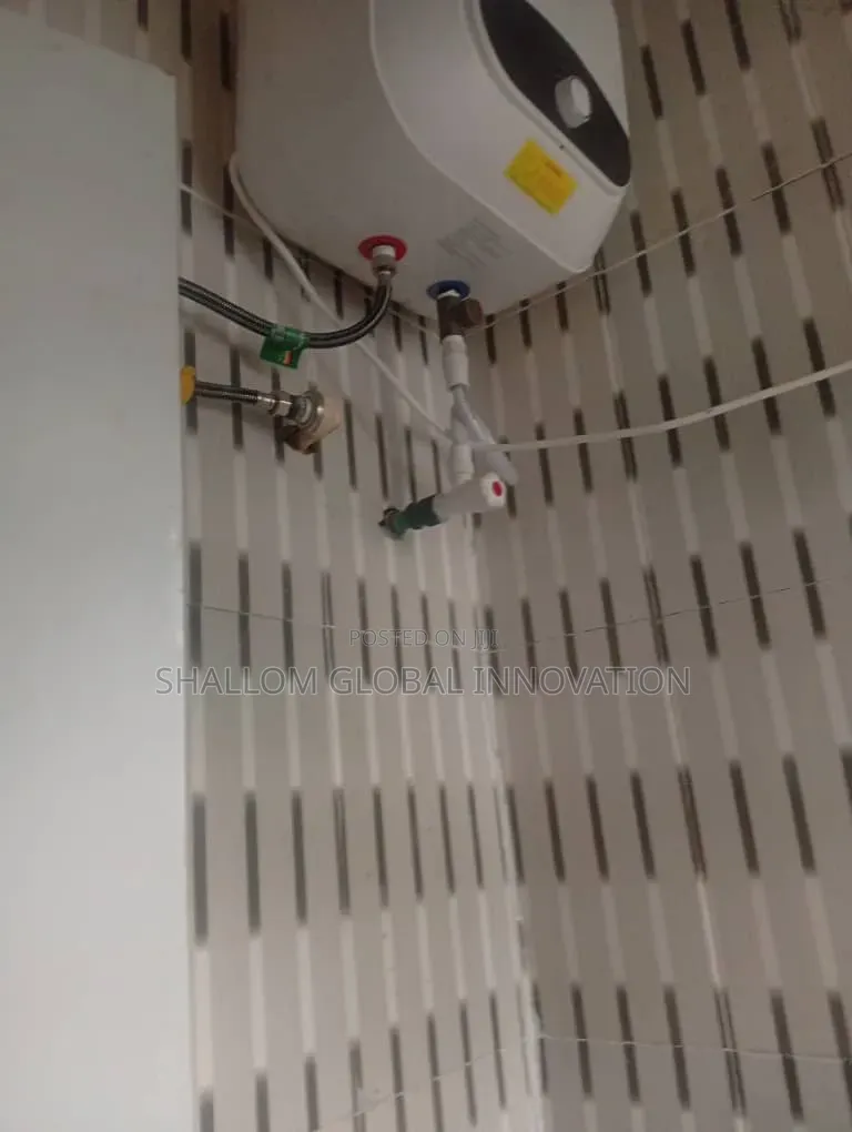 2bdrm Block of Flats in Banana Estate, Akobo for rent in Akobo
