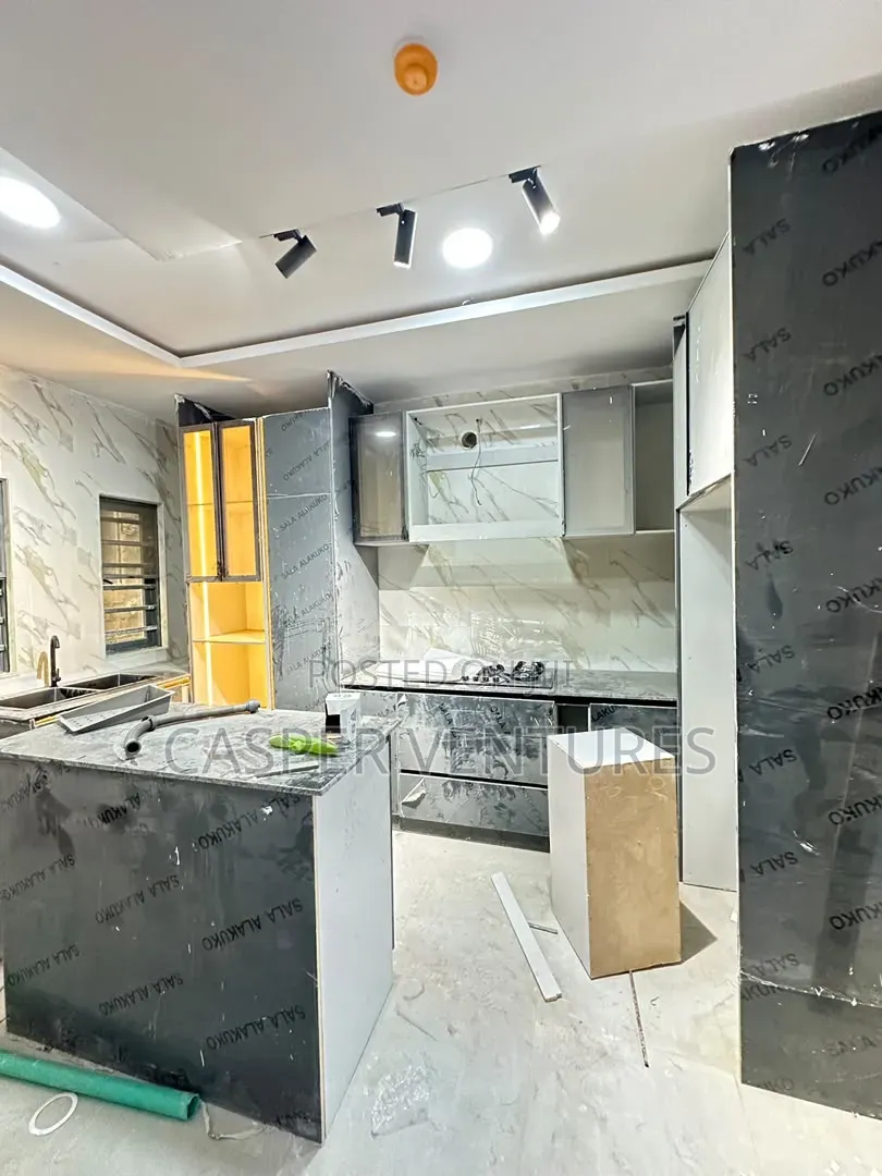 3bdrm Block of Flats in Admiralty, Lekki Phase 1 for sale in Lekki Phase 1