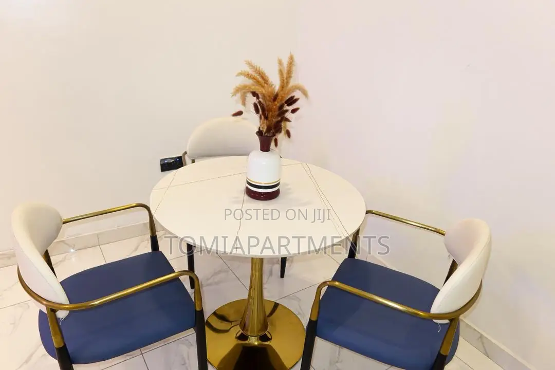 Cozy 2 Bedroom Shortlet With Ps5, Snooker, Pool Gym in Ologolo Lekki in Ologolo