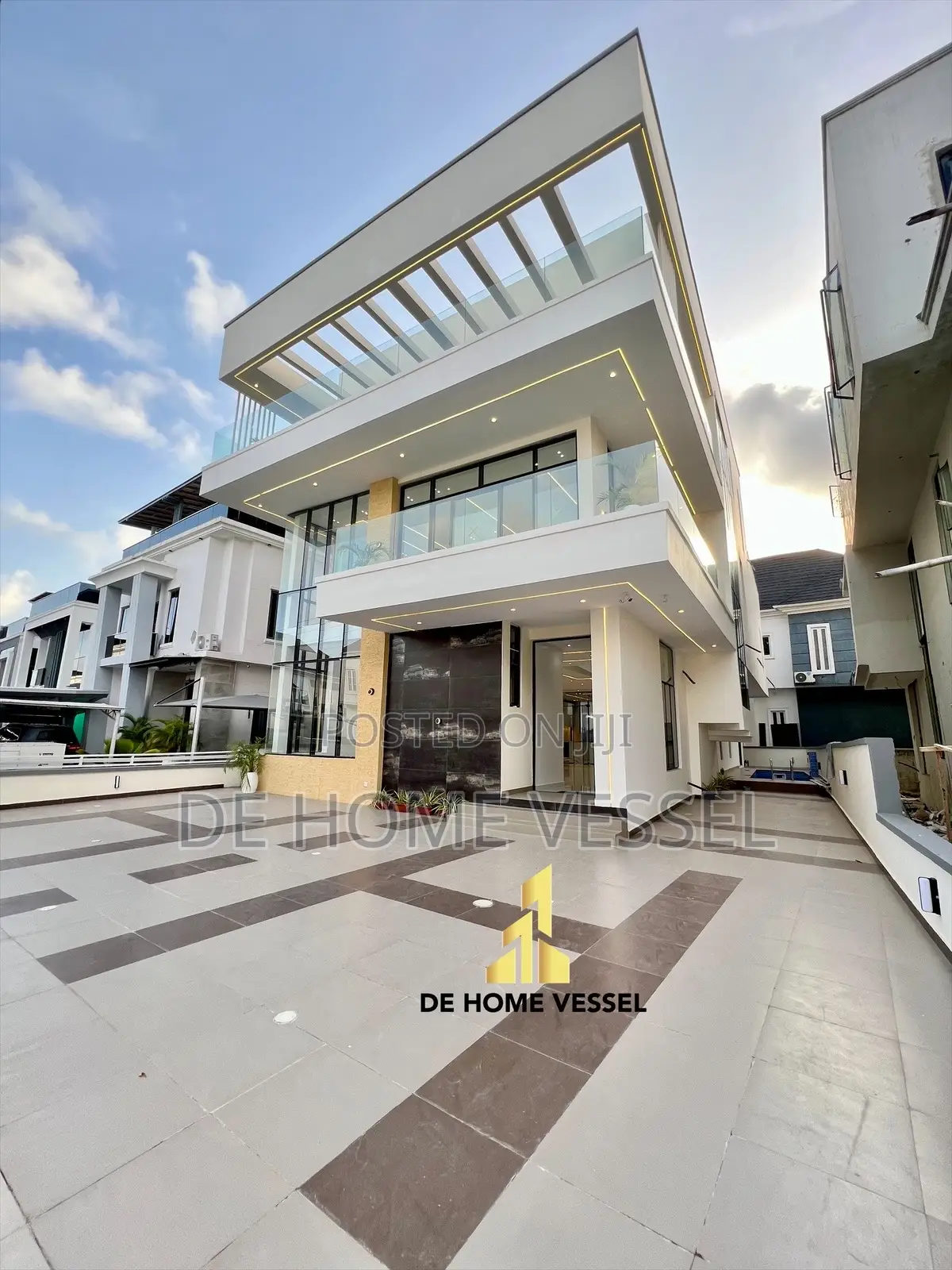 5bdrm Duplex in Lekki for sale in Lekki