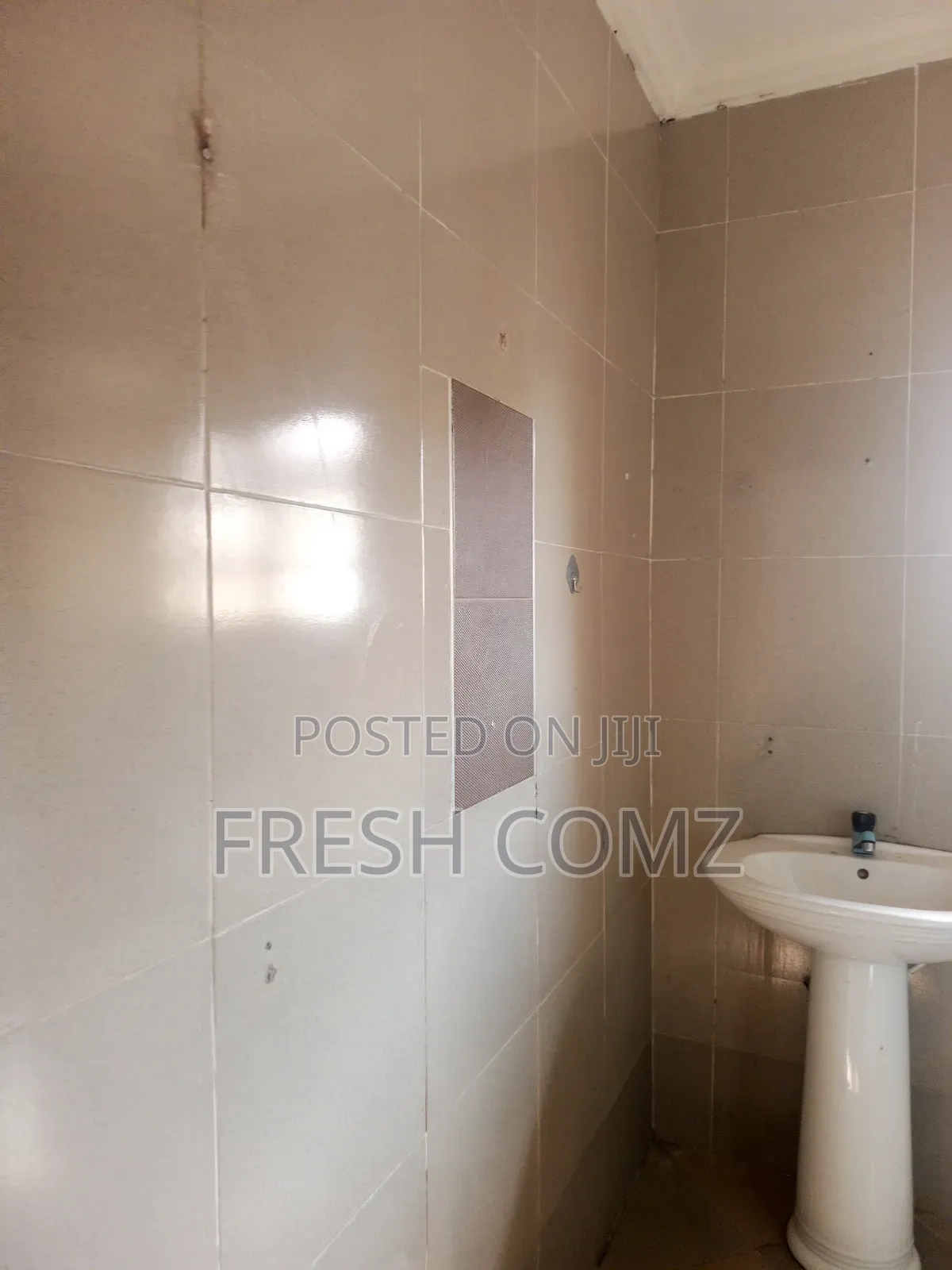 1bdrm Apartment in Mobil Road Ilaje for rent in Ilaje / Lekki