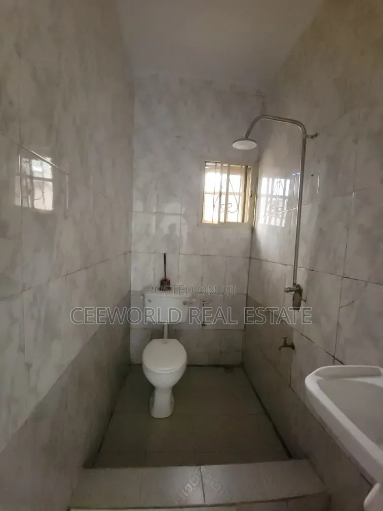 2bdrm Apartment in Ayegoro Estate Akobo for rent in Akobo
