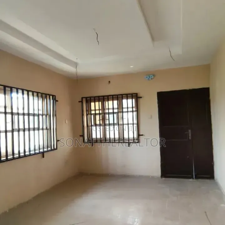 3bdrm Apartment in Heritage Estate for rent in Oluyole Estate