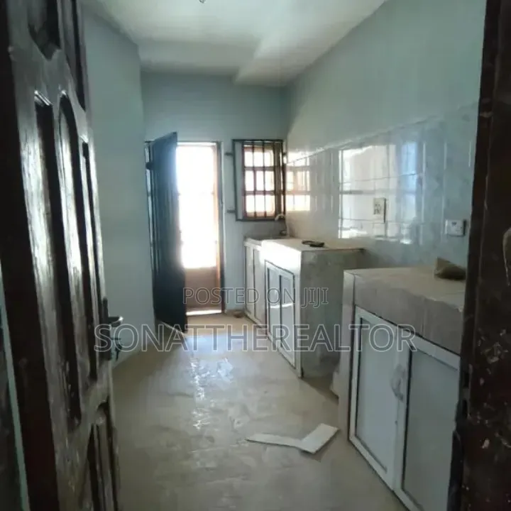 3bdrm Apartment in Heritage Estate for rent in Oluyole Estate