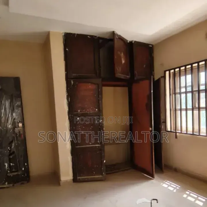 3bdrm Apartment in Heritage Estate for rent in Oluyole Estate