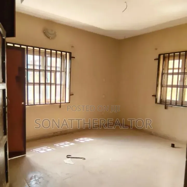 3bdrm Apartment in Heritage Estate for rent in Oluyole Estate