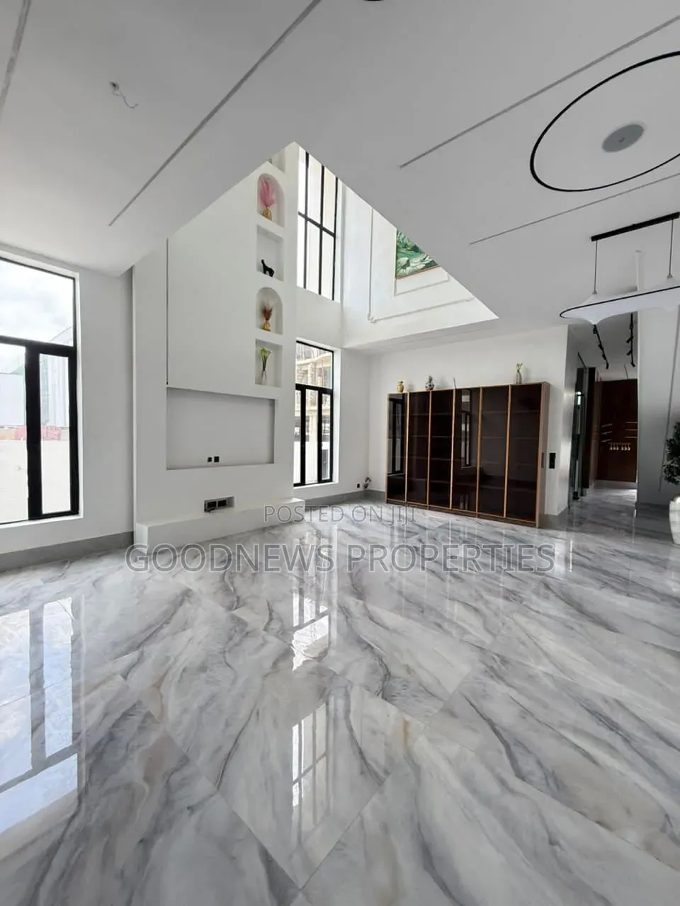 5bdrm Duplex in Lekki Phase 1 for sale in Lekki Phase 1