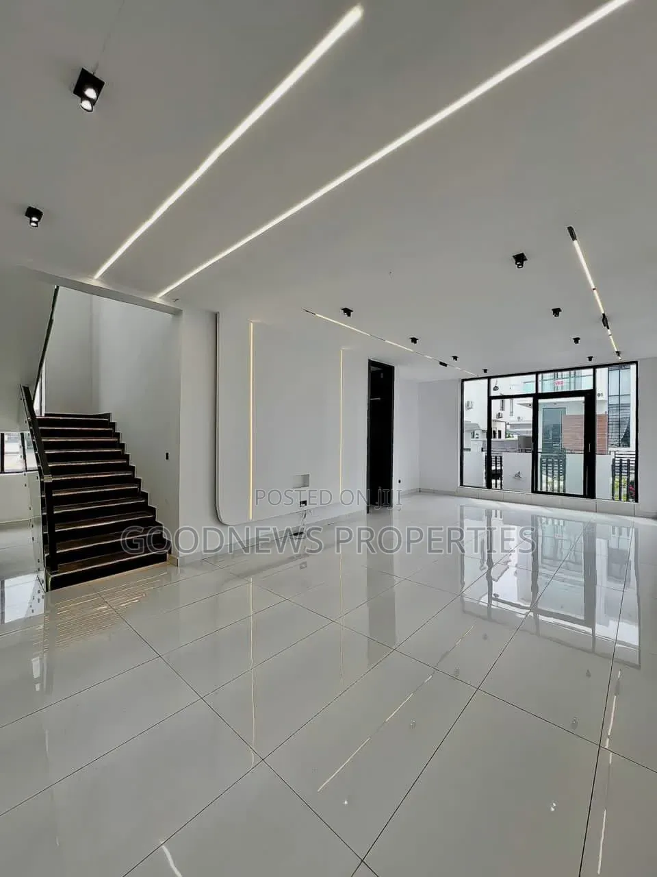 5bdrm Duplex in Lekki Phase 1 for sale in Lekki Phase 1