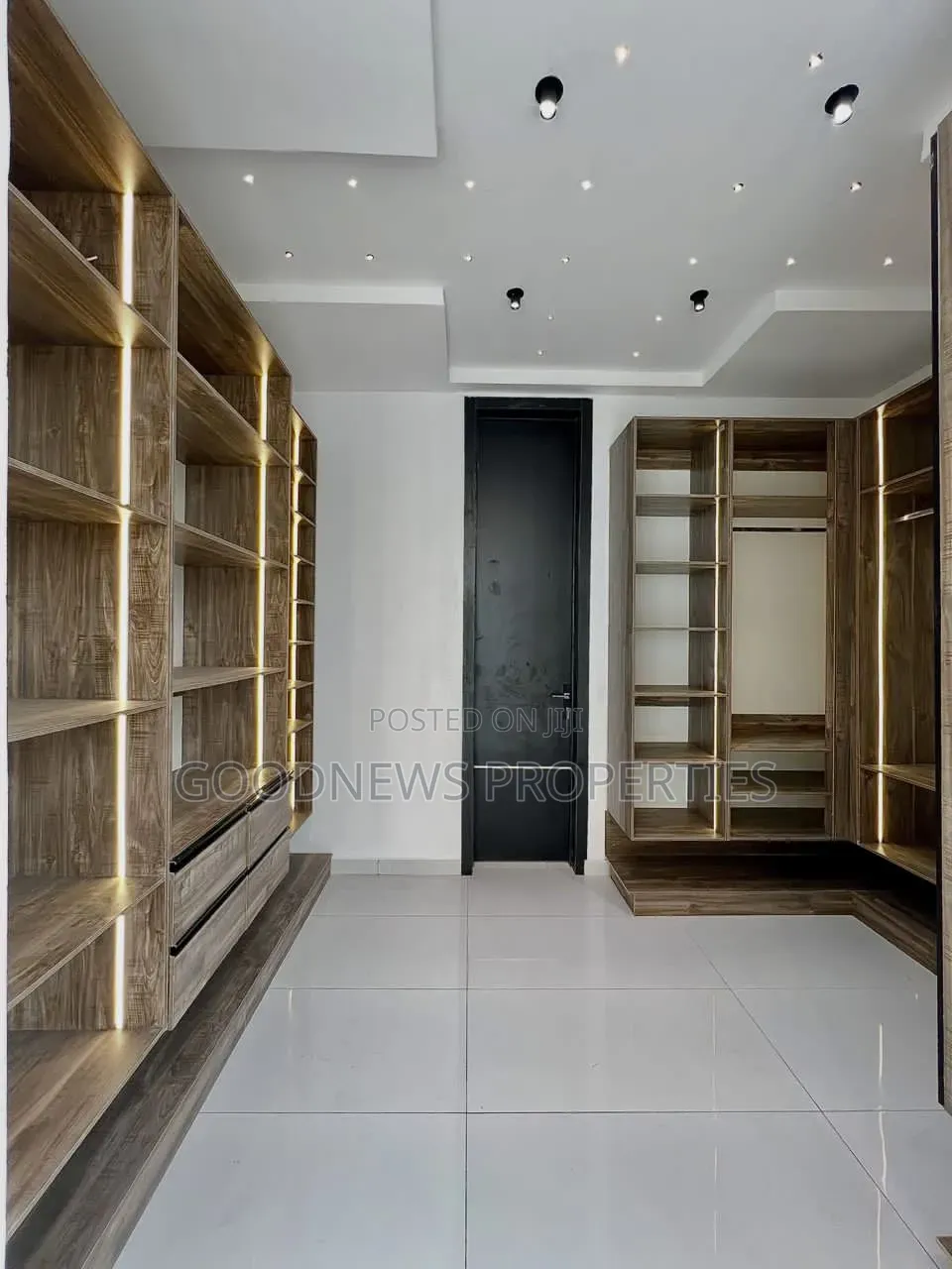 5bdrm Duplex in Chevron, Lekki Lagos for sale in Chevron
