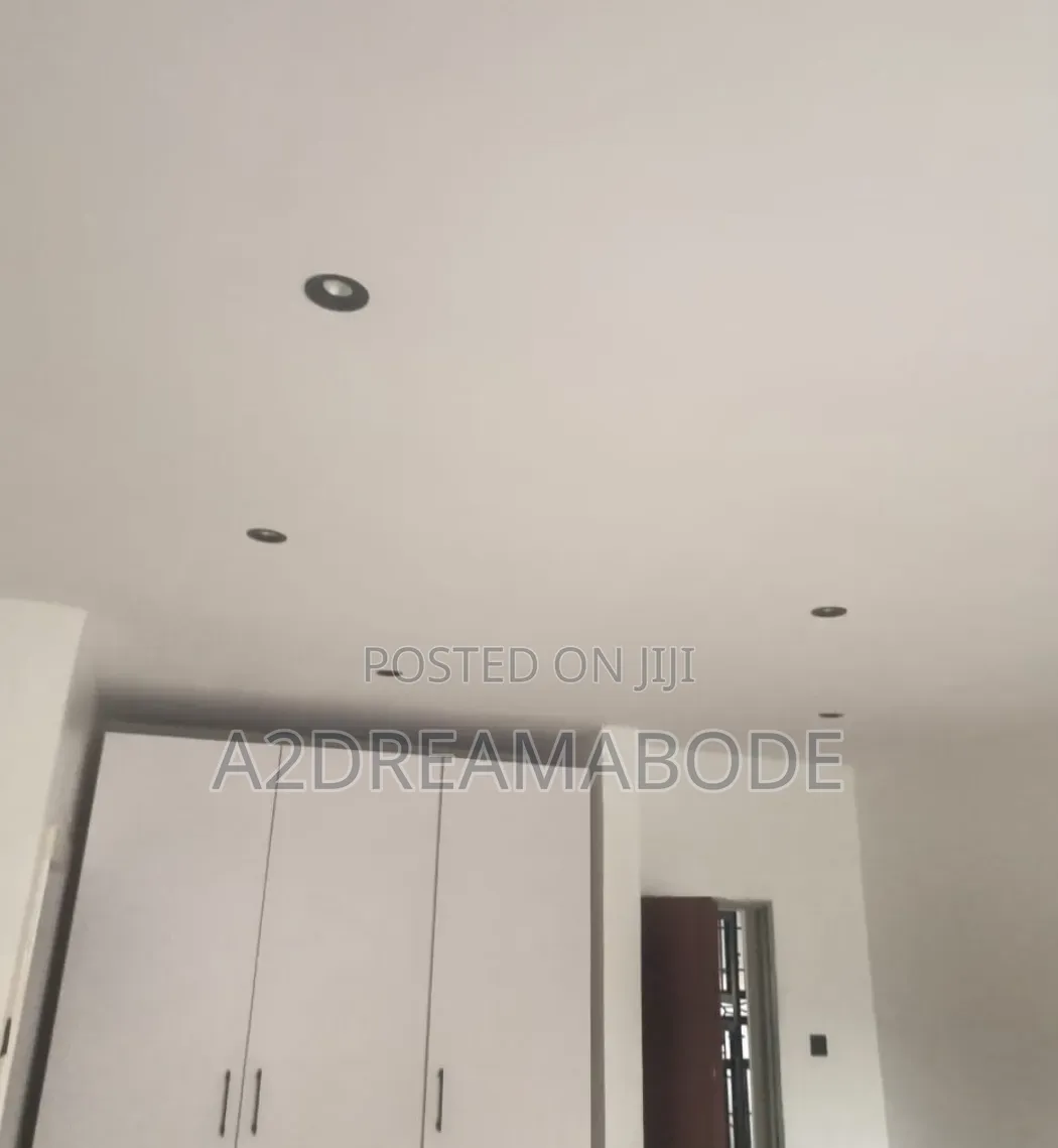 4bdrm Duplex in Off Allen for rent in Allen Avenue