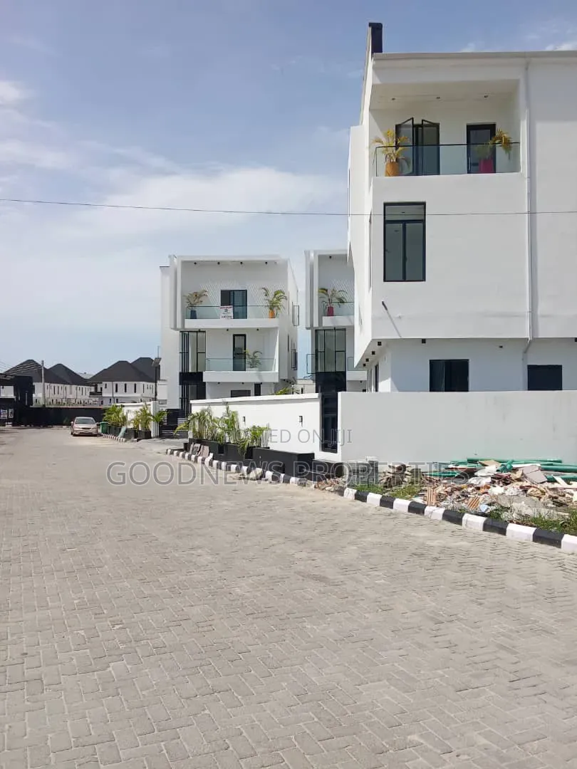 5bdrm Duplex in Orchid Road, Ikota for sale in Ikota