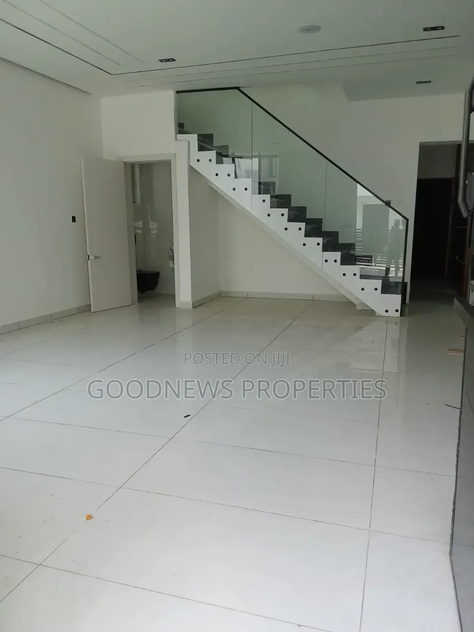 5bdrm Duplex in Orchid Road, Ikota for sale in Ikota