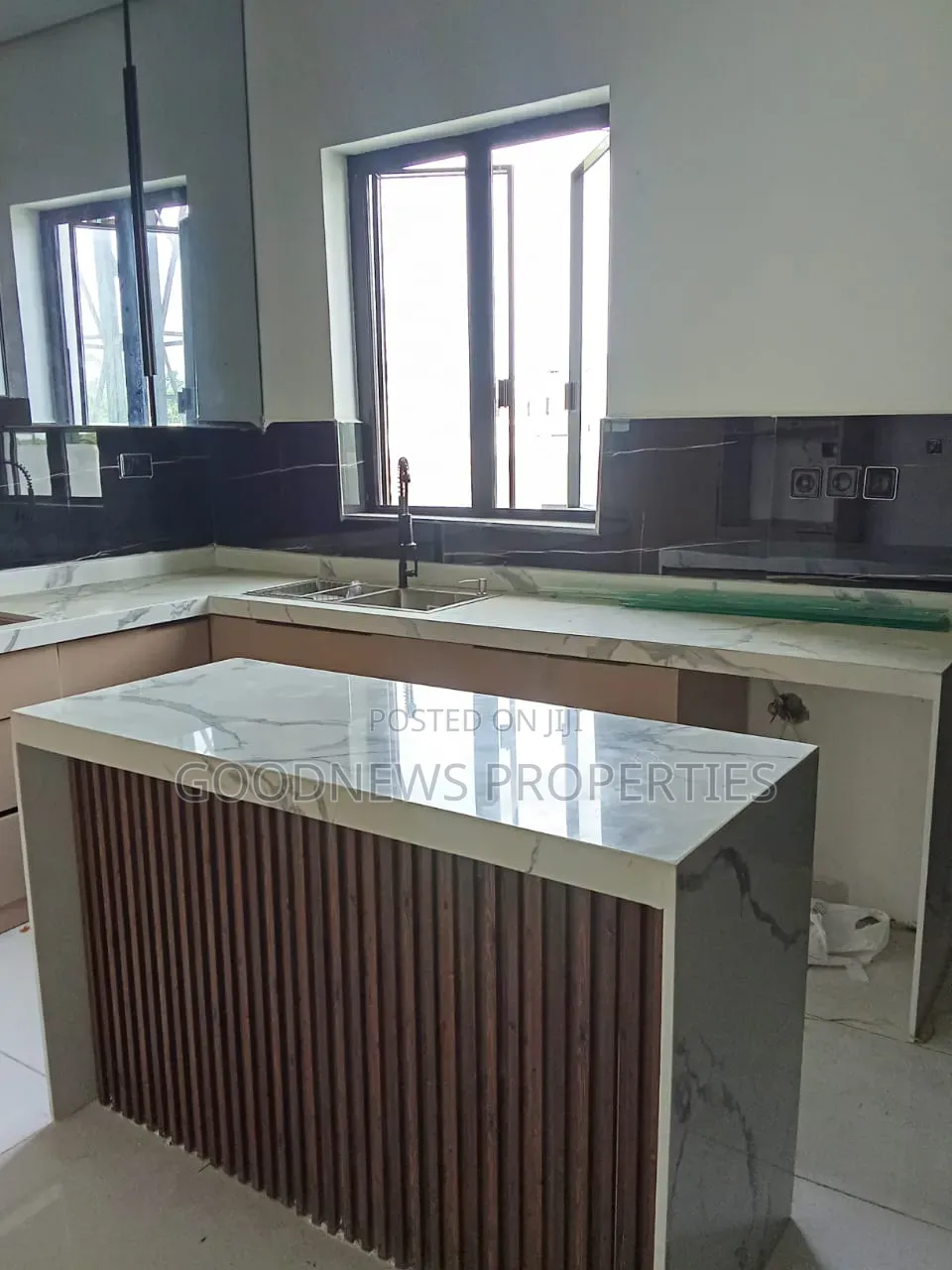 5bdrm Duplex in Orchid Road, Ikota for sale in Ikota