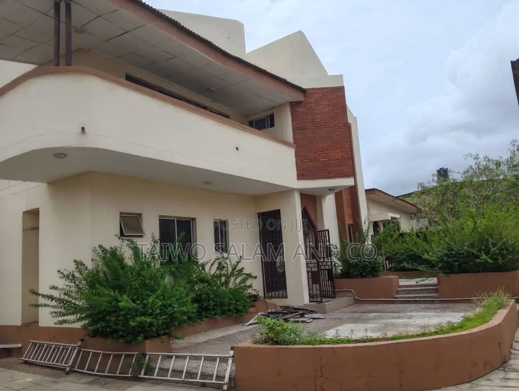 5bdrm Duplex in Bodija for sale in Bodija