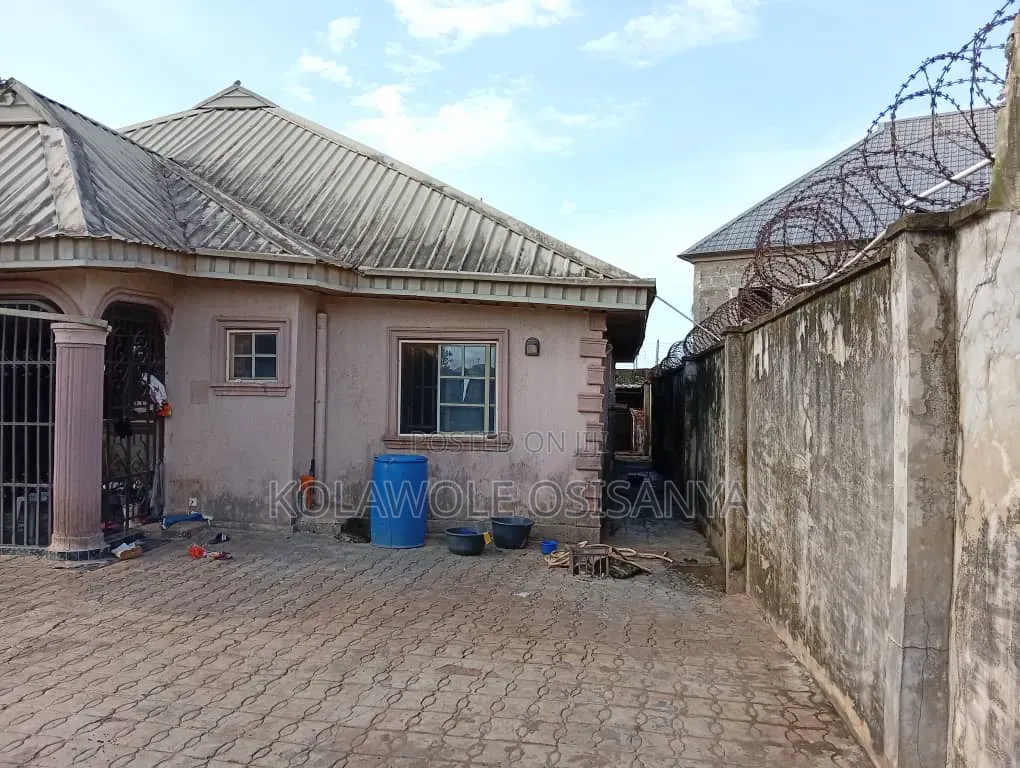 4bdrm Bungalow in Ado-Odo/Ota for sale in Ado-Odo/Ota