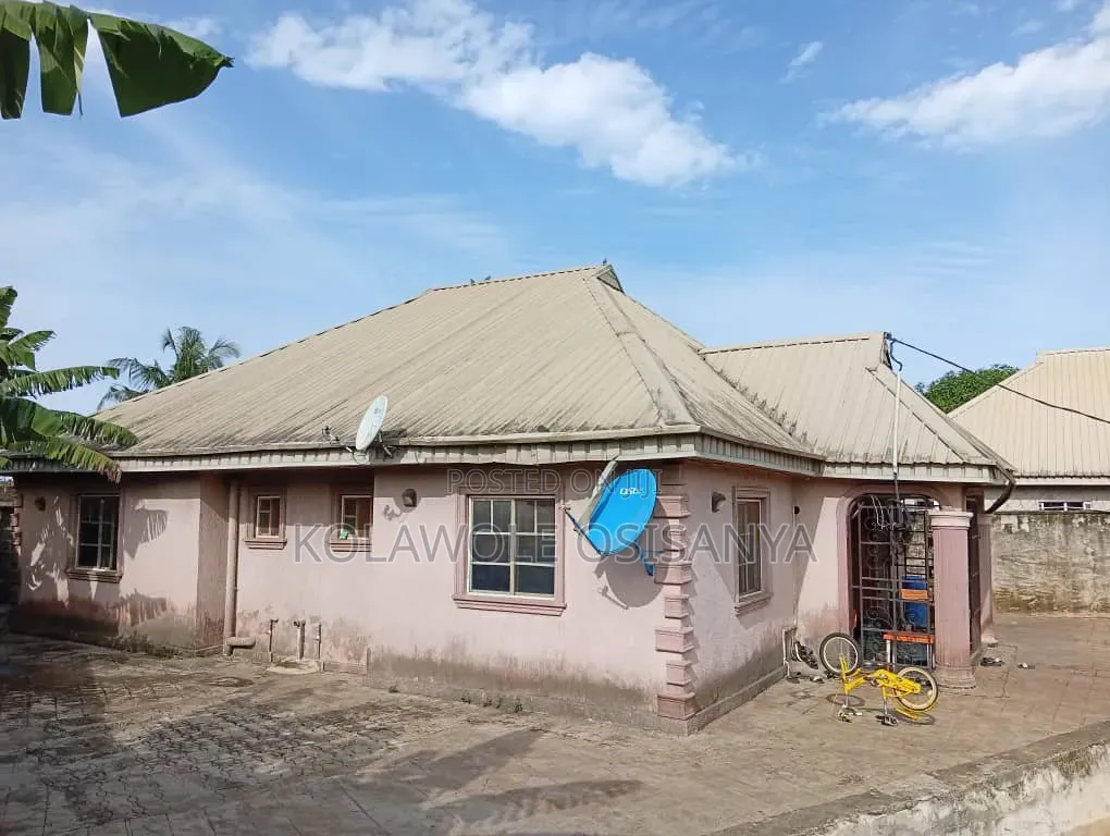 4bdrm Bungalow in Ado-Odo/Ota for sale in Ado-Odo/Ota