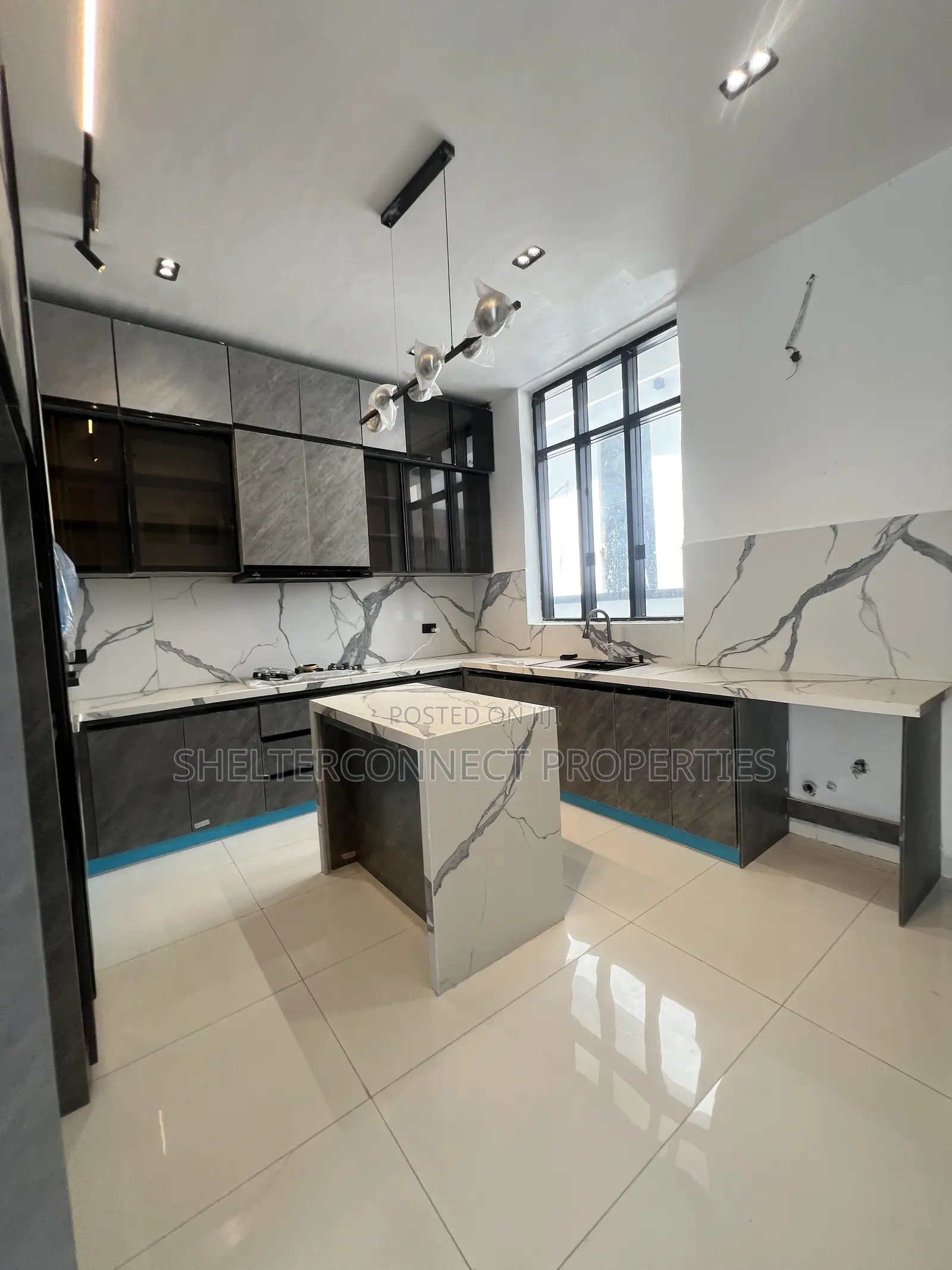 5bdrm House in Chevron for sale in Chevron