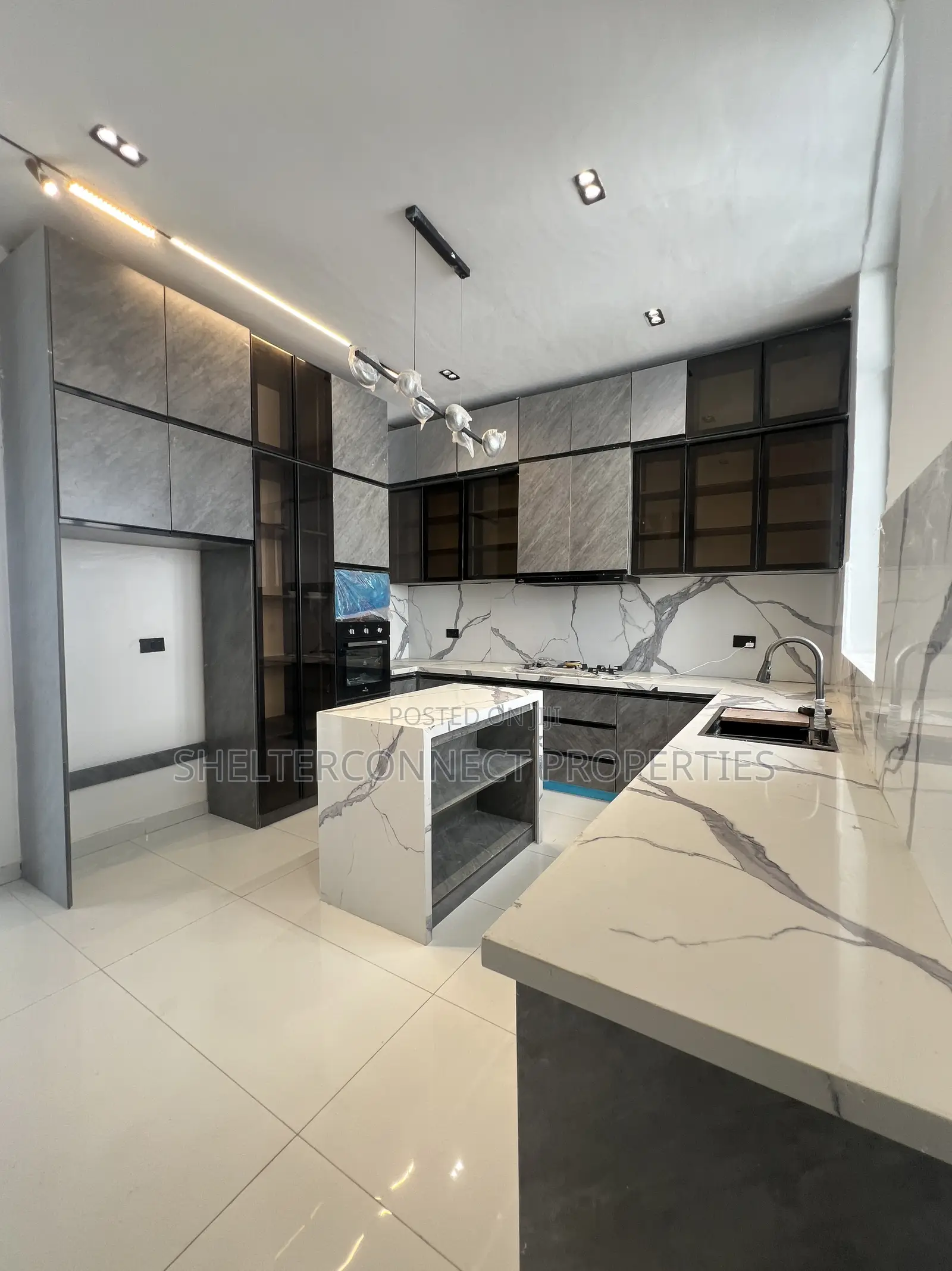 5bdrm House in Chevron for sale in Chevron
