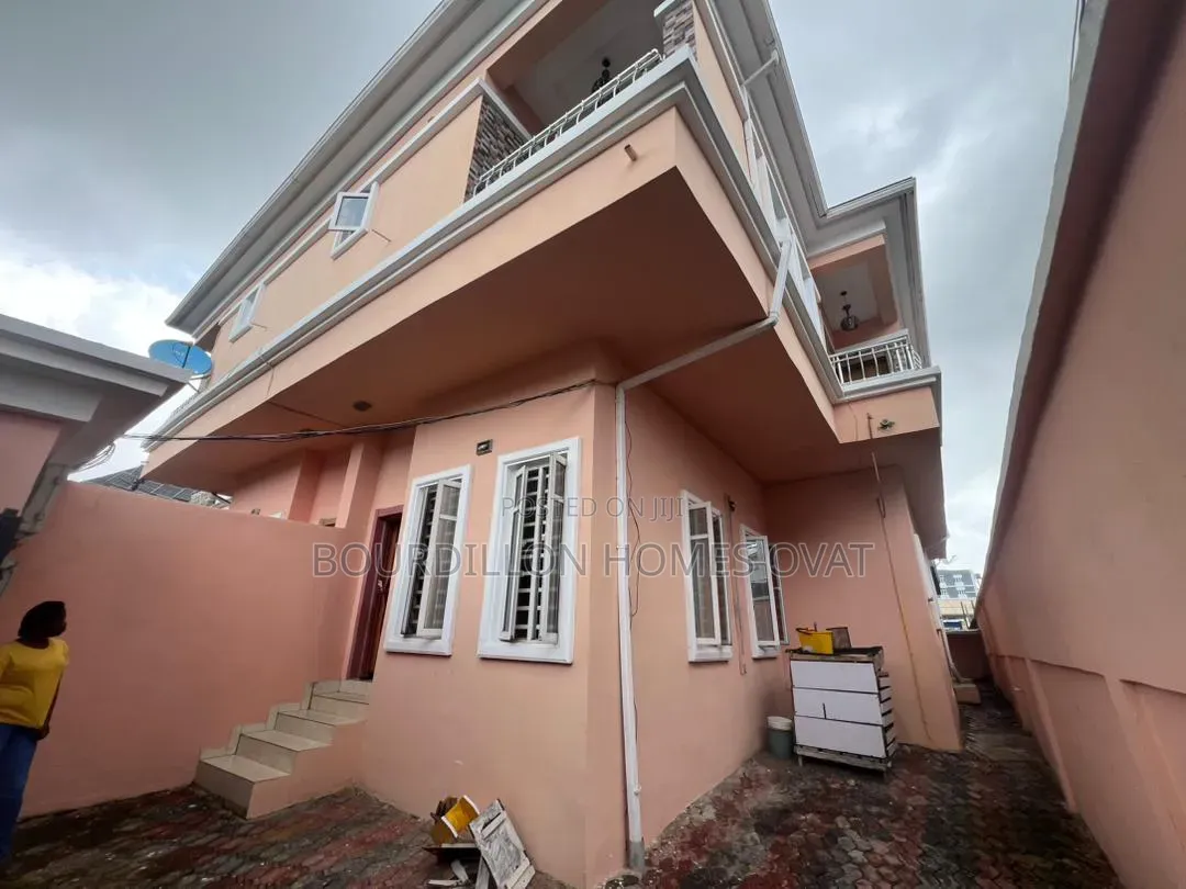 4bdrm Duplex in Ikota Villa Estate for sale in Ikota